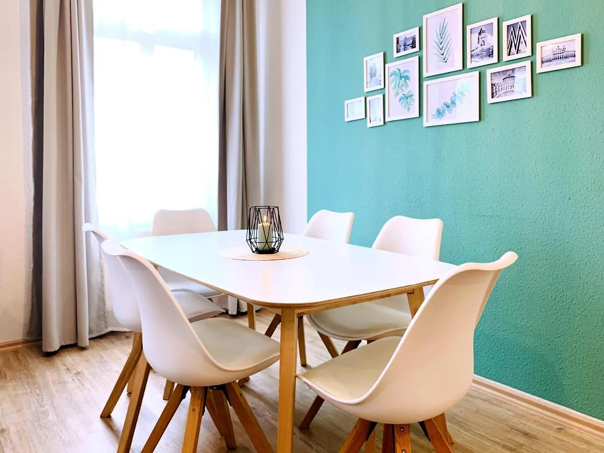 Apartment Zentrumsnahe Ferienwohnung Mit Ruhigem Balkon - 