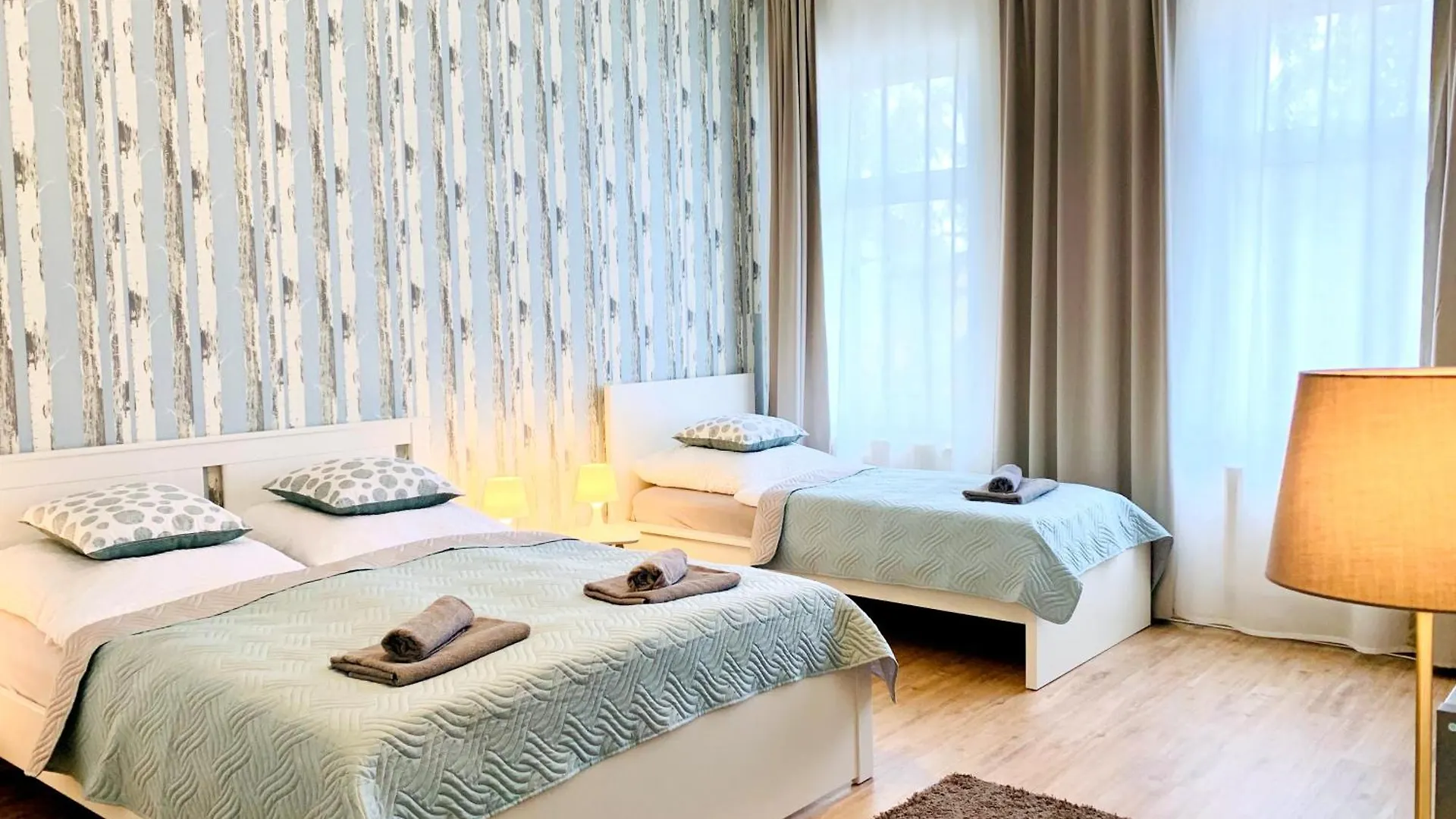 Apartment Zentrumsnahe Ferienwohnung Mit Ruhigem Balkon - 